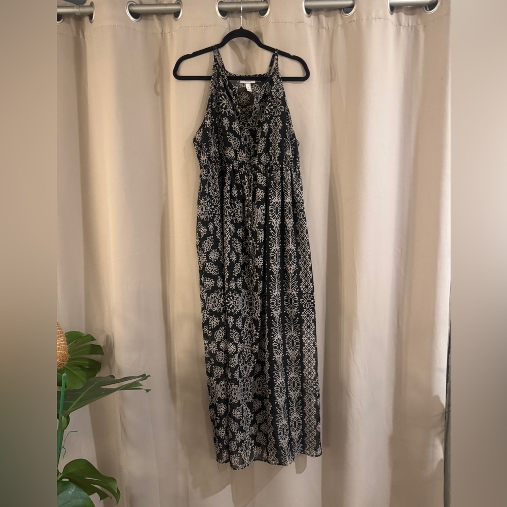 Liz Lange Maternity Black and White Patterned Maxi Dress